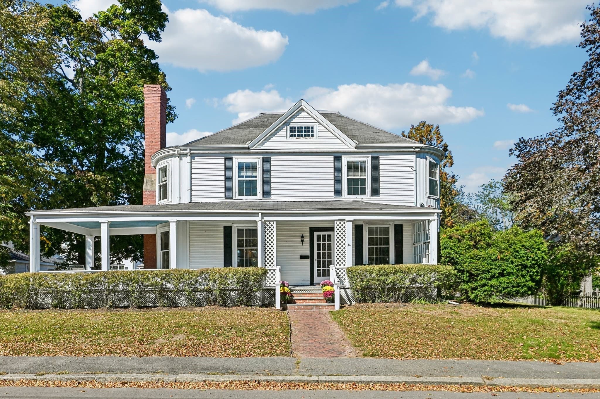 44 Ocean St, Nahant MA 01908
