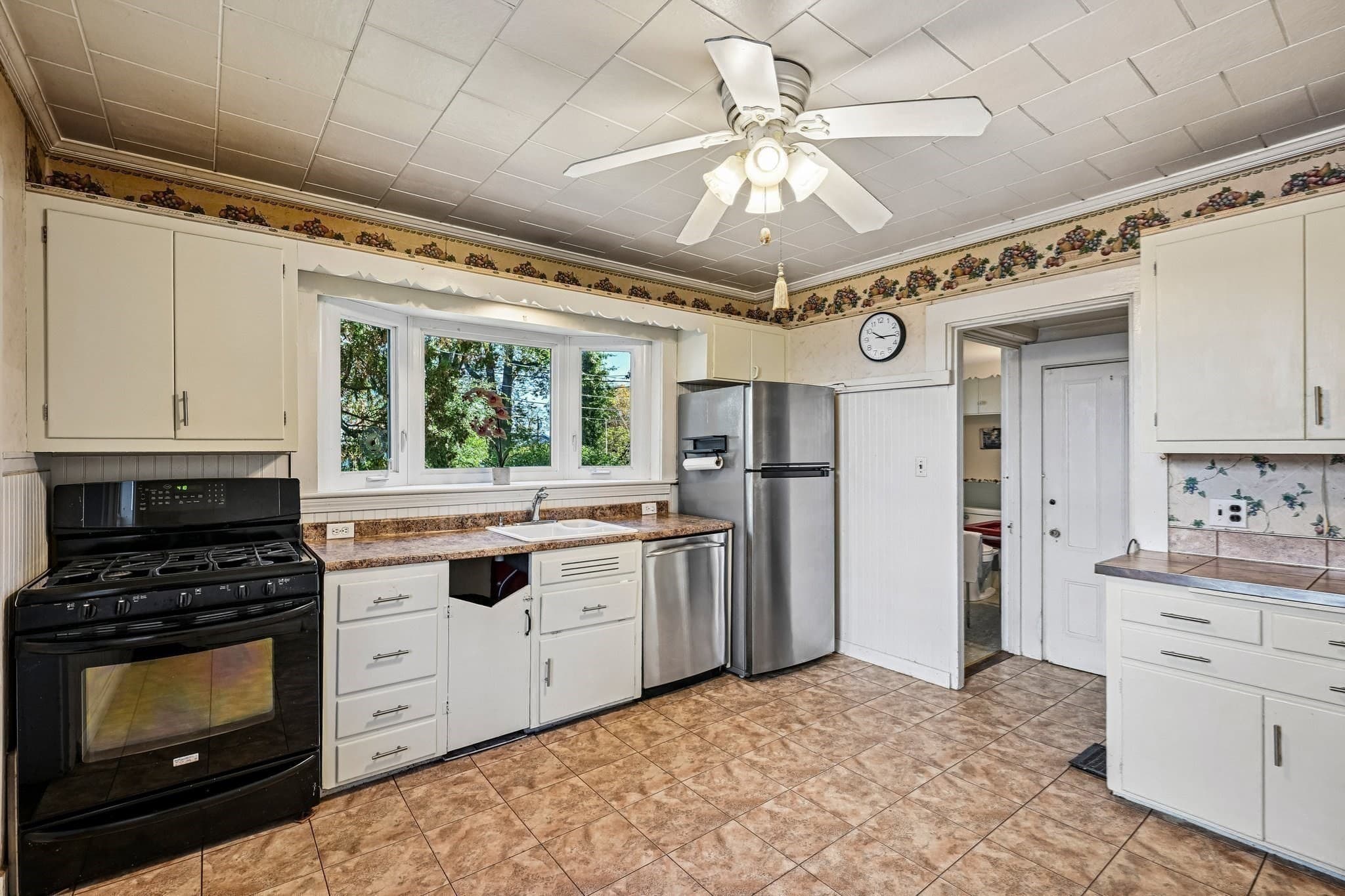 Multi Family at 44 Ocean St, Nahant MA 01908, Nahant, photo 11 of 42