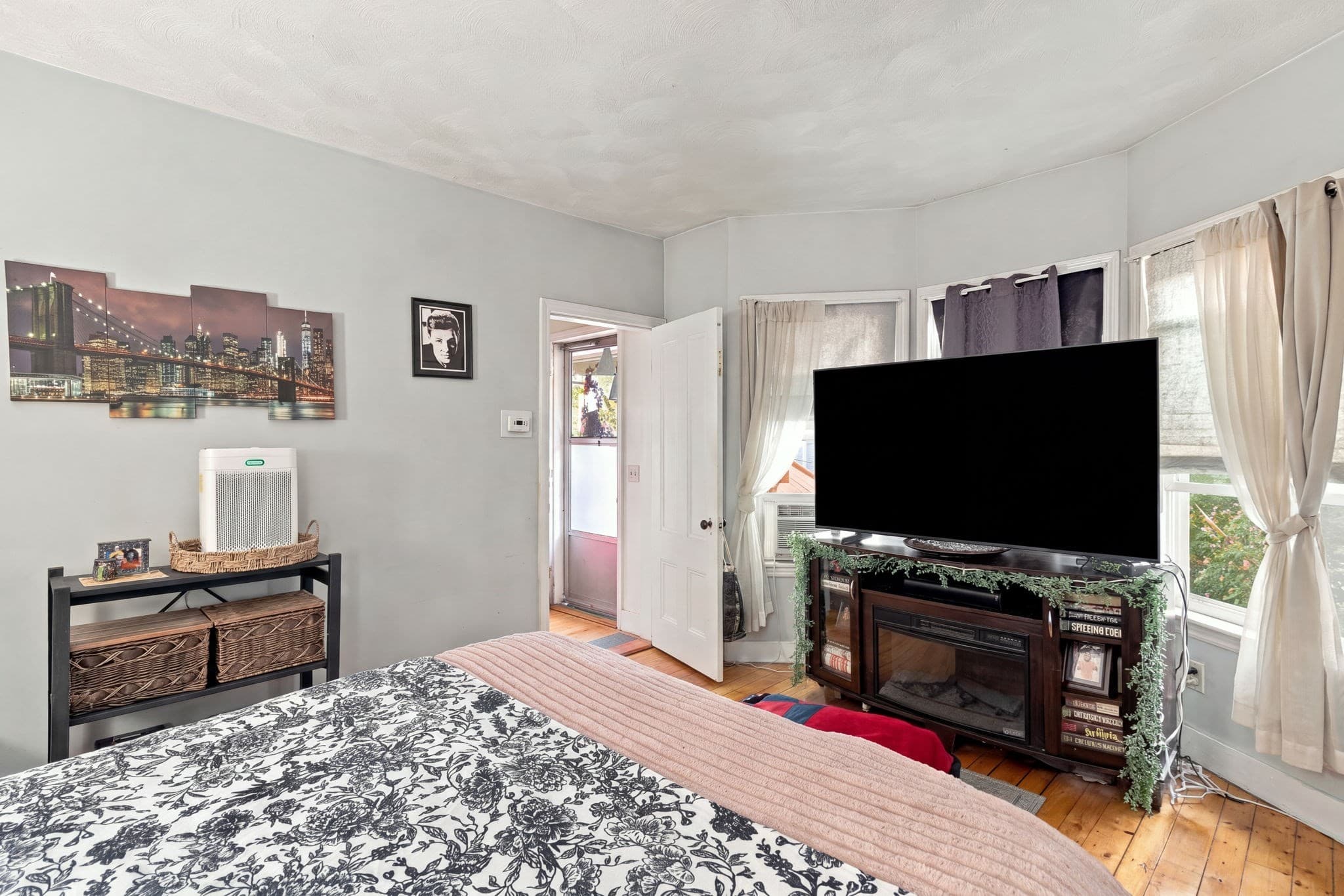 Multi Family at 562 Newport Ave, Attleboro MA 02703, Attleboro, photo 16 of 41