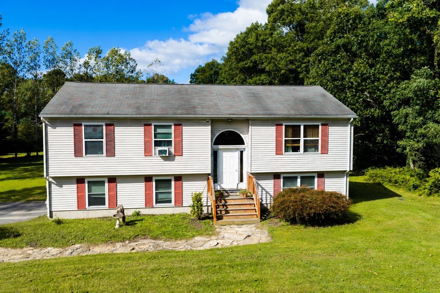 96 Mendall Rd, Acushnet MA 02743