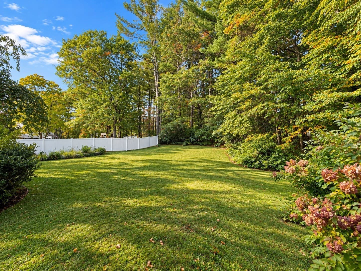 Single Family Residence at 14 Dunvegan Dr, Merrimac MA 01860, photo 5 of 37