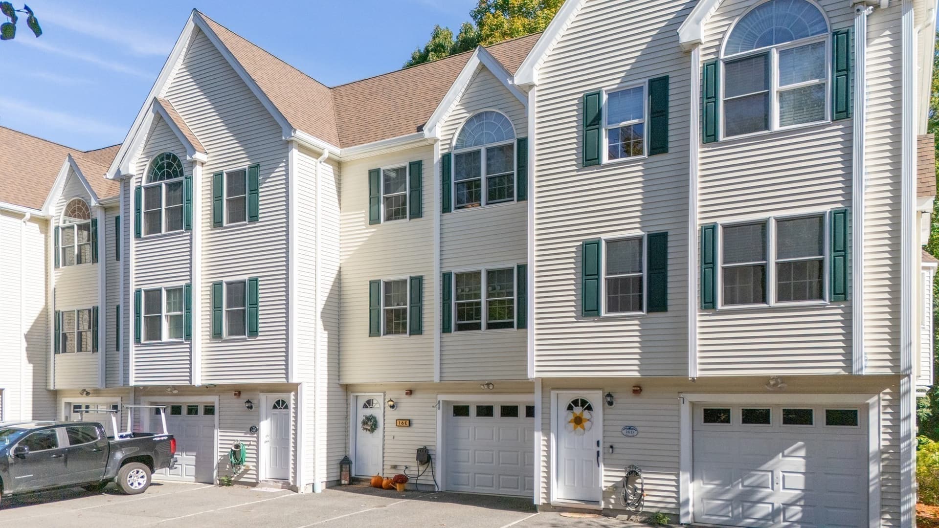 16 Clifton St, Taunton MA 02780