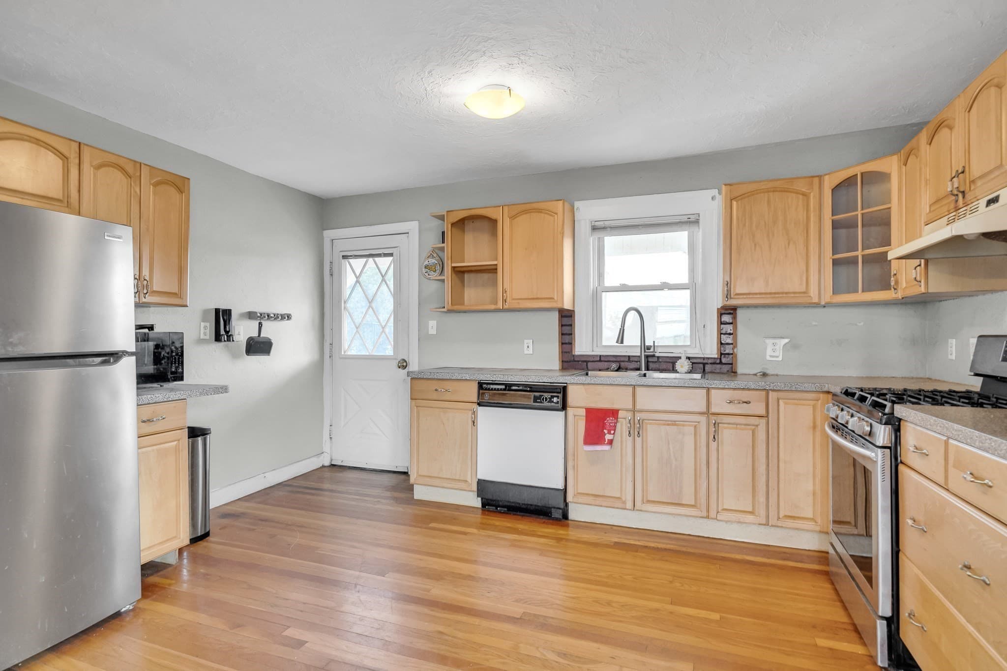 2 Family - 2 Units Up/Down at 46 South Avenue, Revere MA 02151, Revere, photo 16 of 33