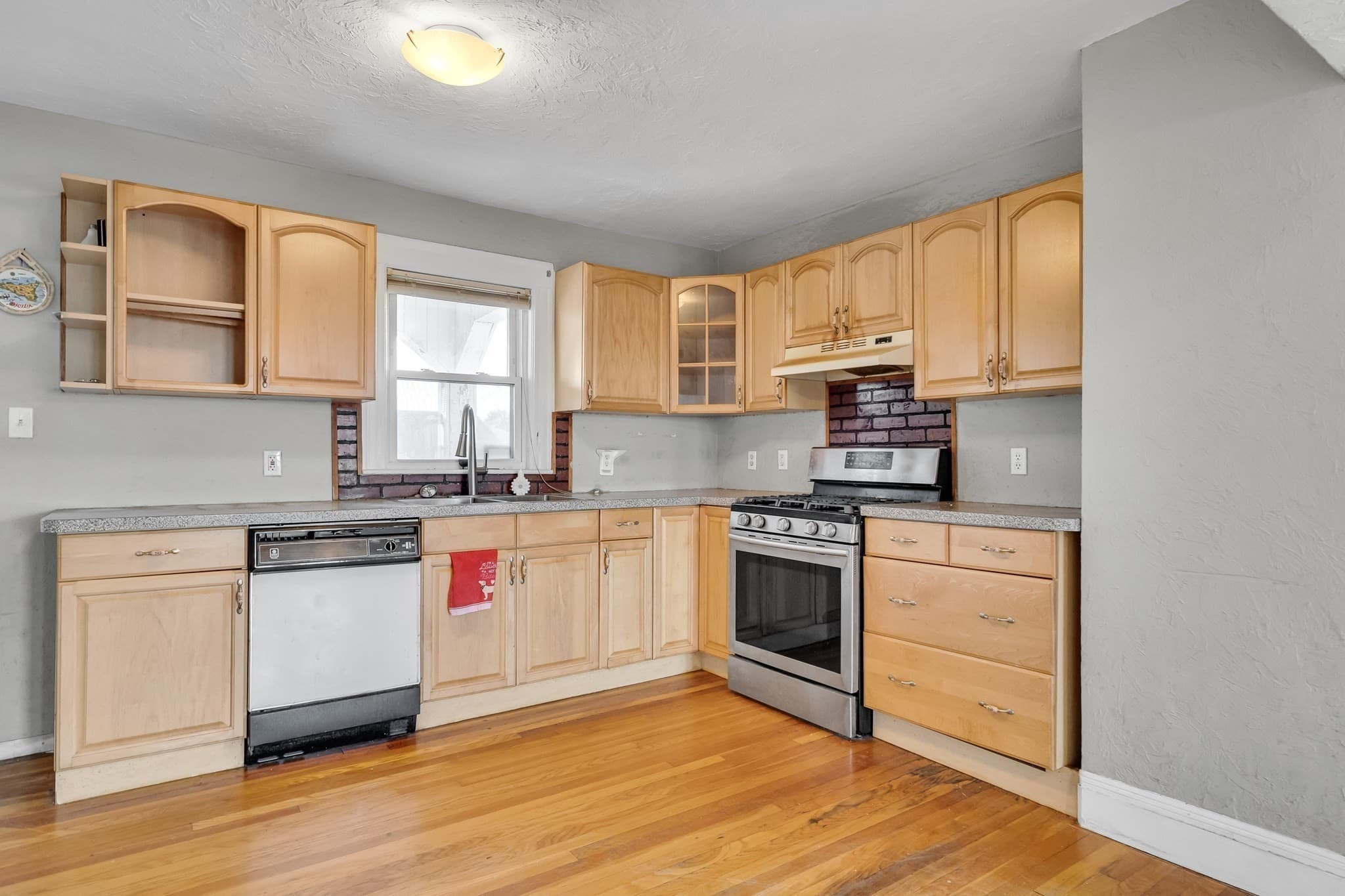 2 Family - 2 Units Up/Down at 46 South Avenue, Revere MA 02151, Revere, photo 15 of 33