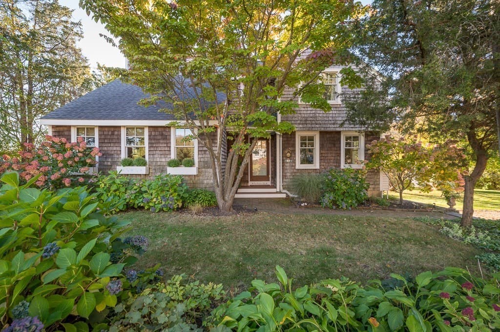 1 Beachview Ln, Ipswich MA 01938