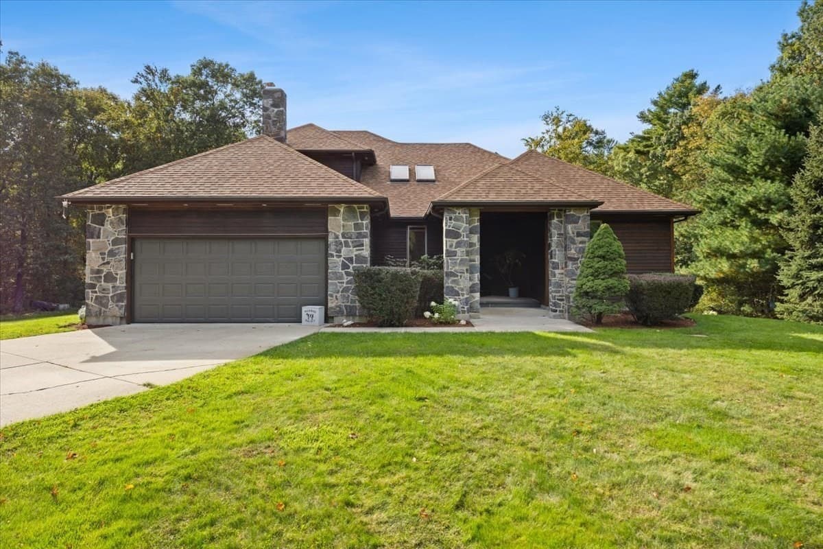 38 Purchase St, Rehoboth MA 02769