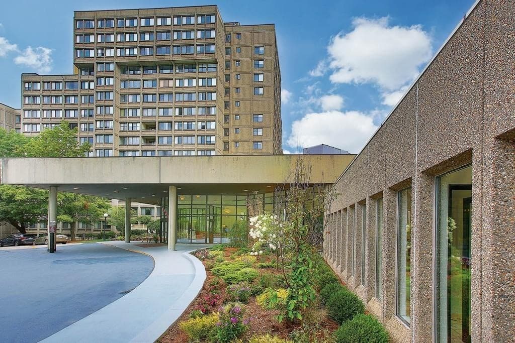 250 Hammond Pond Parkway # 1611S, Newton MA 02467