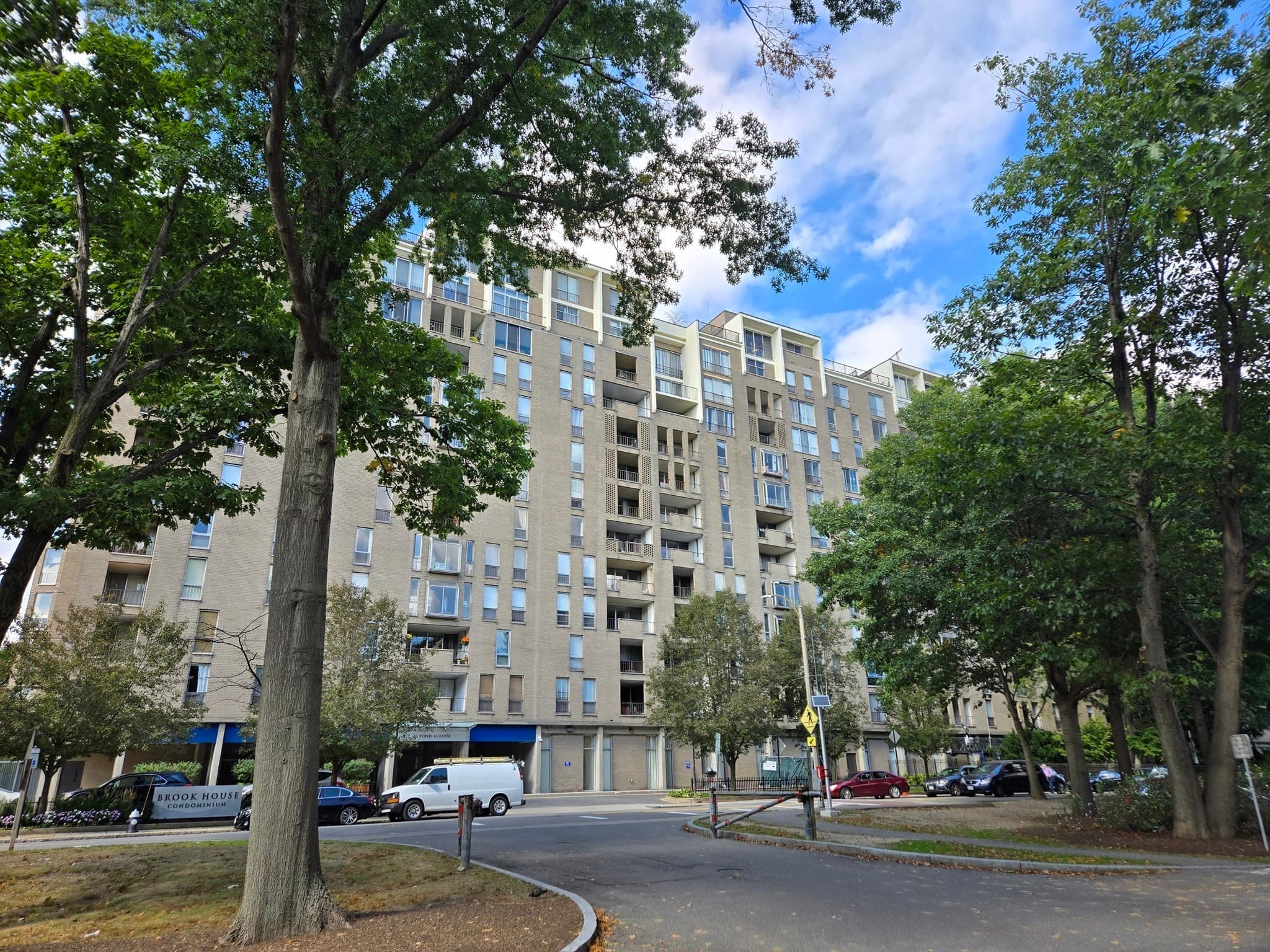 77 Pond Ave # 703, Brookline MA 02445