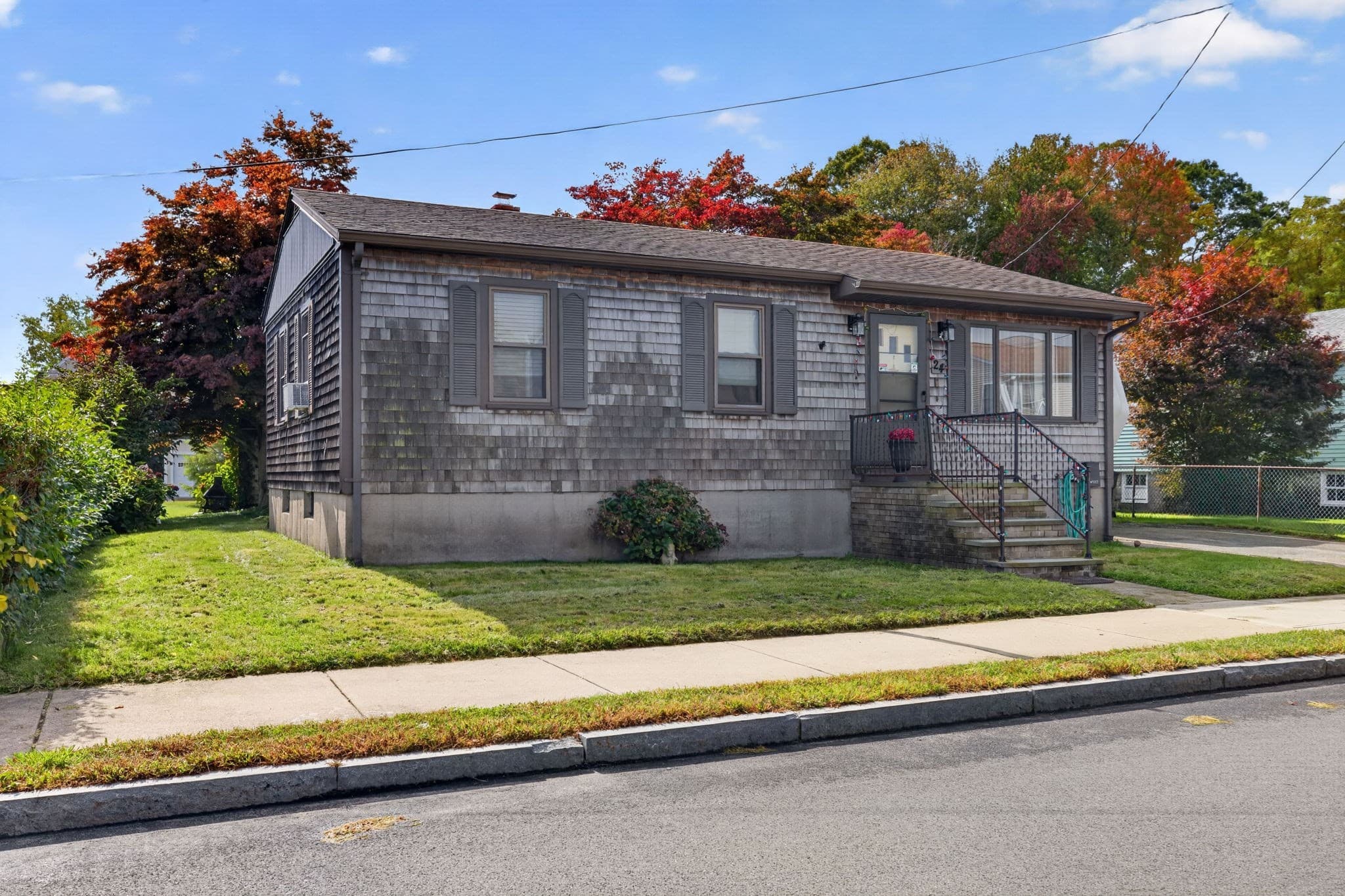 24 Mccabe St, Dartmouth MA 02748