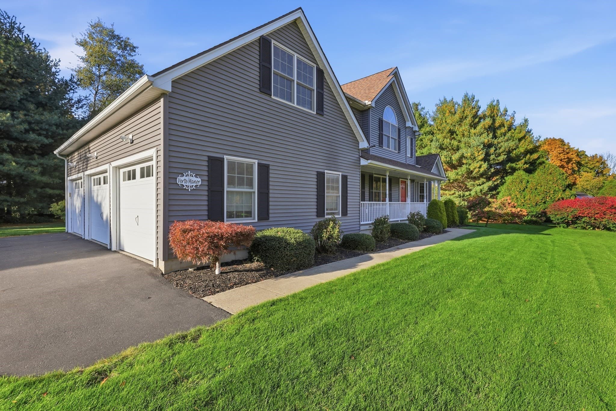 Single Family Residence at 7 Holly Cir, Easthampton MA 01027, Easthampton, photo 3 of 42