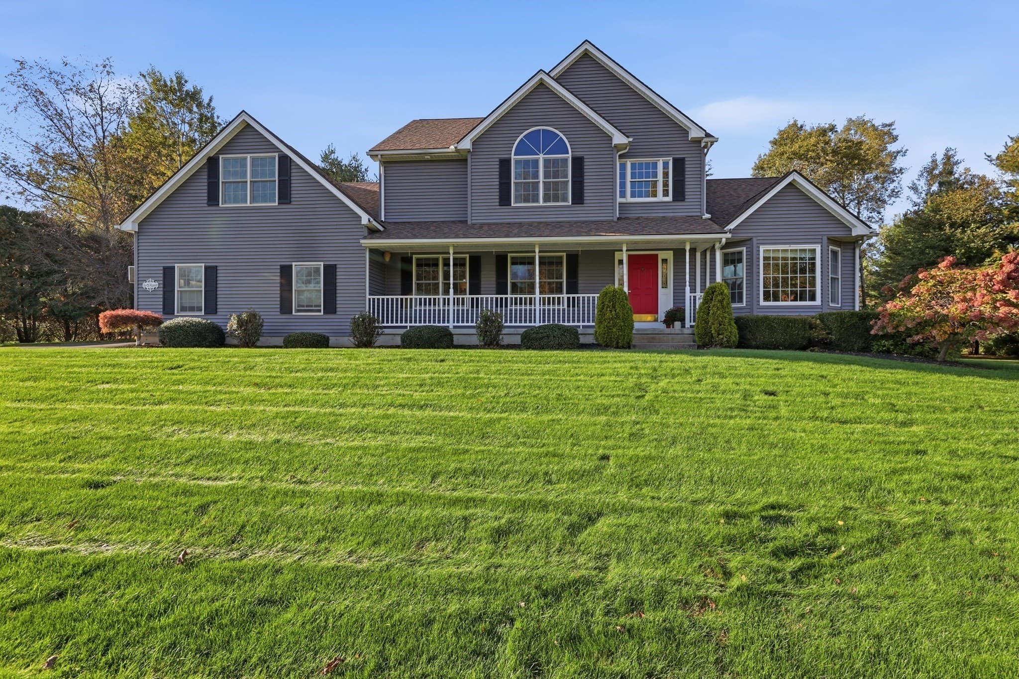7 Holly Cir, Easthampton MA 01027