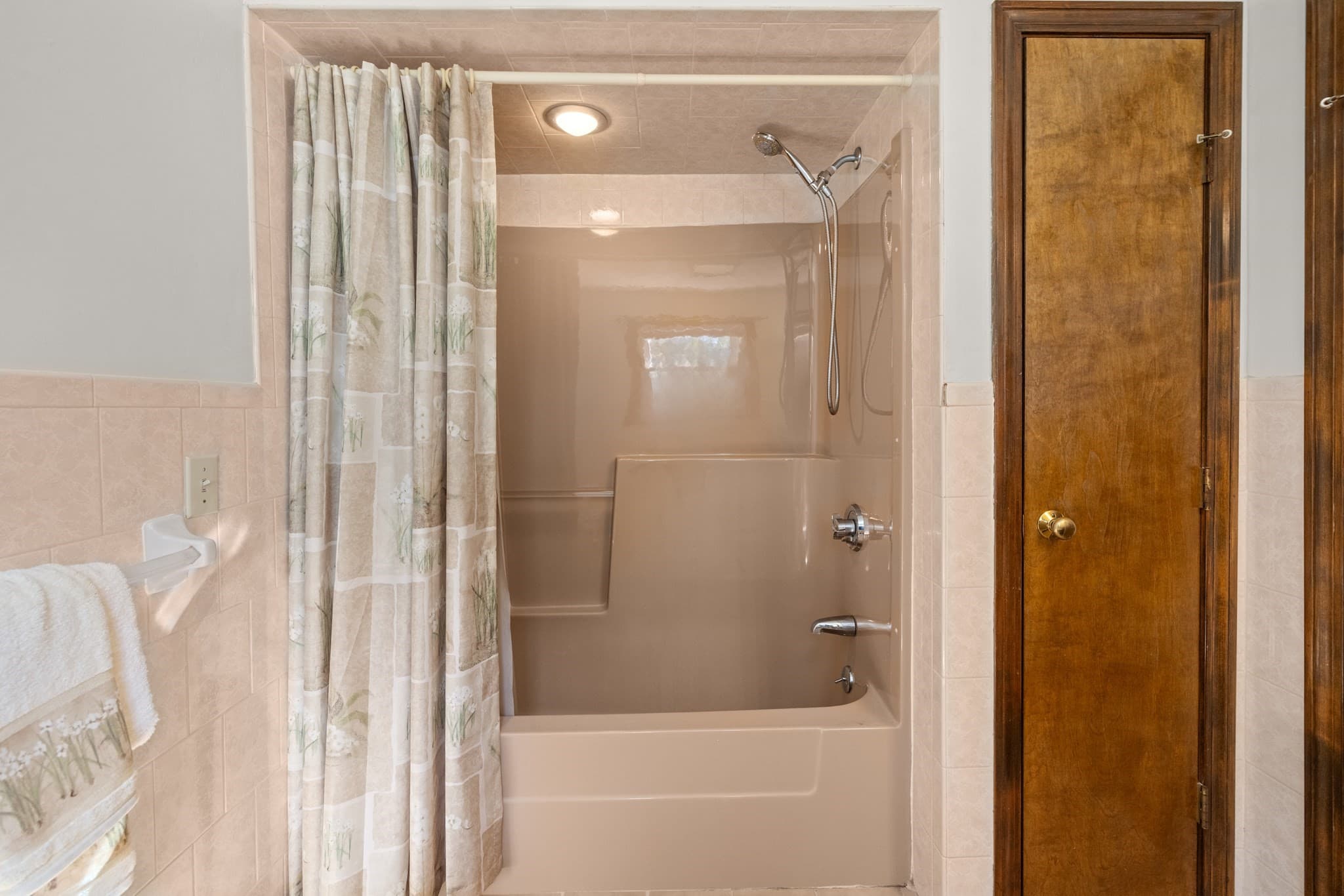 Single Family Residence at 1036 Cohannet St, Taunton MA 02780, Taunton, photo 26 of 37