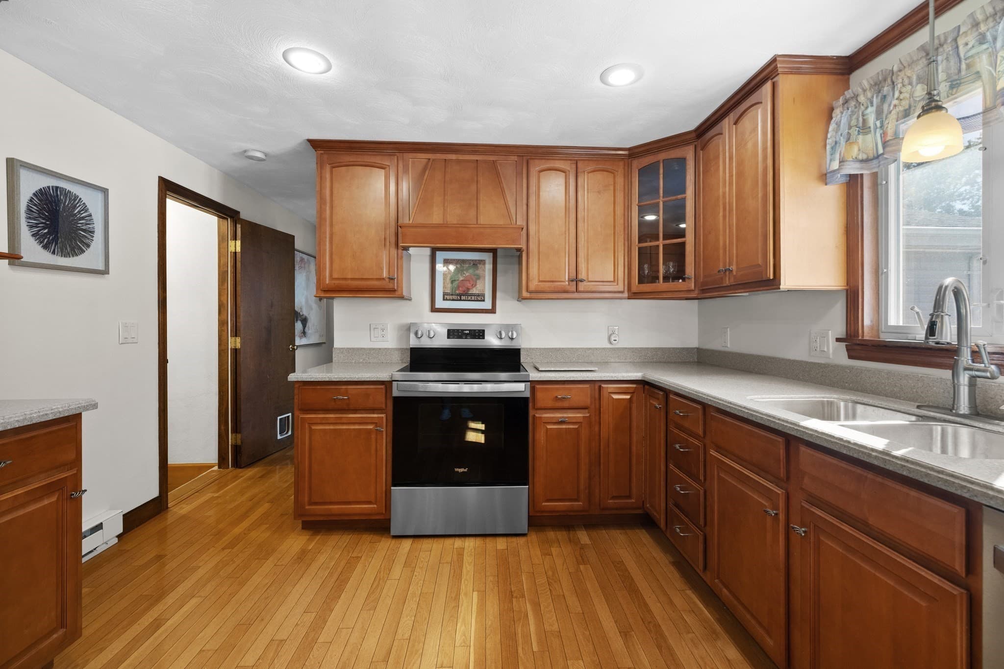 Single Family Residence at 1036 Cohannet St, Taunton MA 02780, Taunton, photo 9 of 37