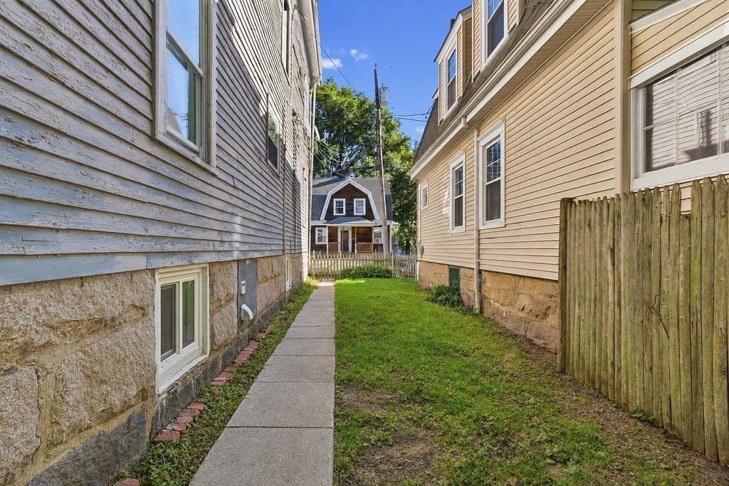 3 Family at 45 Pierce St, New Bedford MA 02740, New Bedford, photo 5 of 36