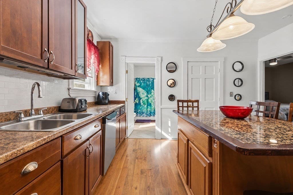 3 Family at 45 Pierce St, New Bedford MA 02740, New Bedford, photo 11 of 36