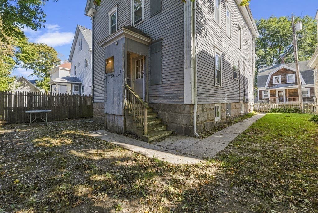 3 Family at 45 Pierce St, New Bedford MA 02740, New Bedford, photo 4 of 36