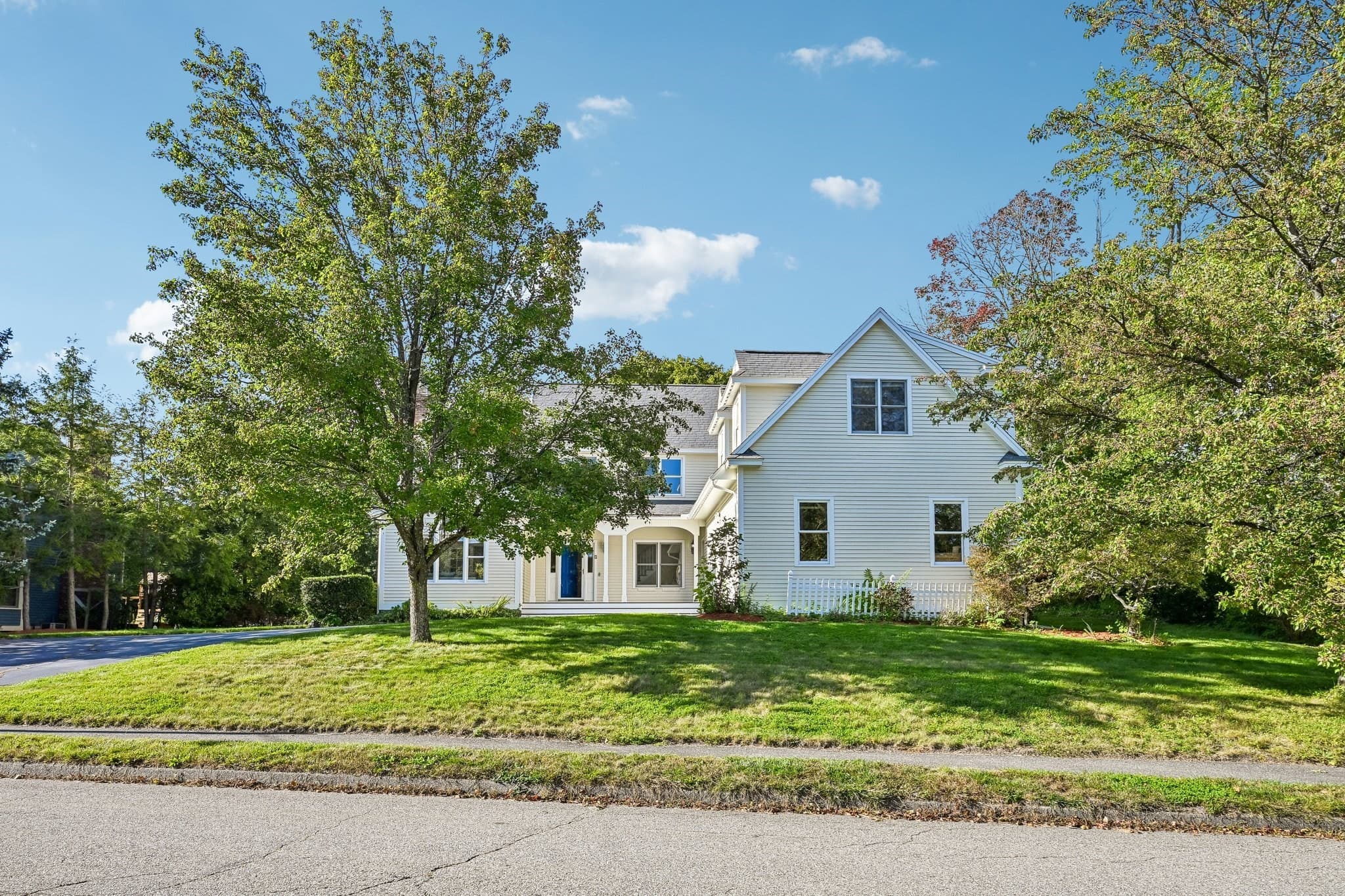 Single Family Residence at 2 Stone Meadow Farm Dr, Shrewsbury MA 01545, Shrewsbury, photo 2 of 42