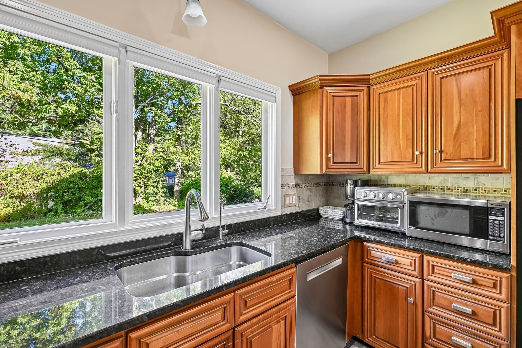 Single Family Residence at 2 Stone Meadow Farm Dr, Shrewsbury MA 01545, Shrewsbury, photo 12 of 42