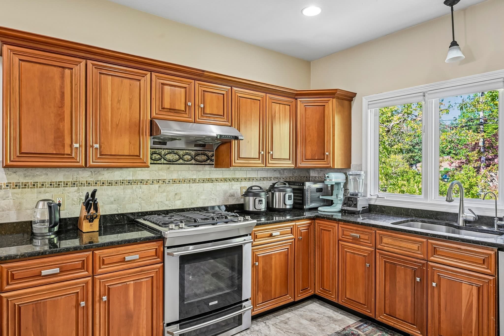 Single Family Residence at 2 Stone Meadow Farm Dr, Shrewsbury MA 01545, Shrewsbury, photo 11 of 42