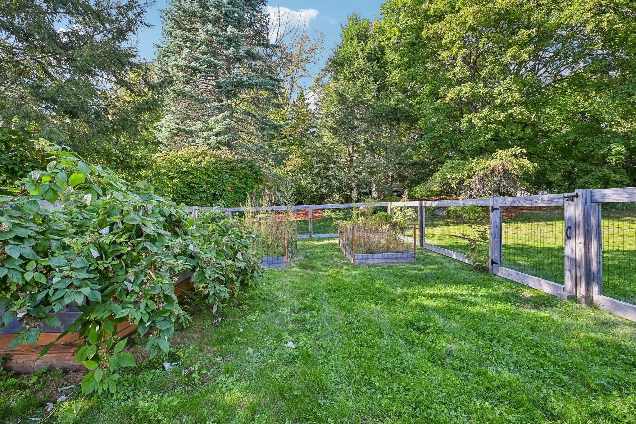 Single Family Residence at 2 Stone Meadow Farm Dr, Shrewsbury MA 01545, Shrewsbury, photo 35 of 42