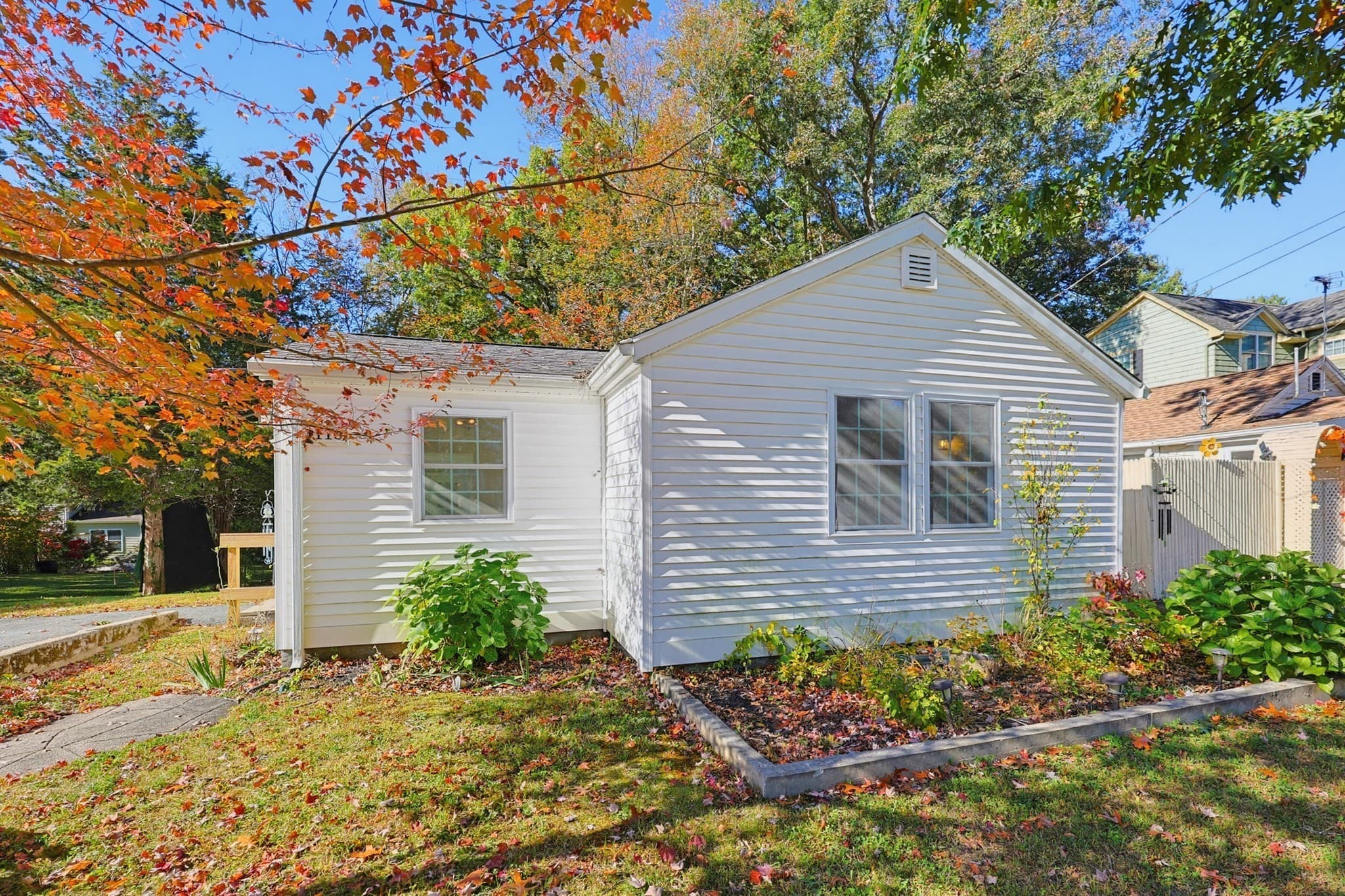 Single Family Residence at 116 Lakeshore Dr, Blackstone MA 01504, Blackstone, photo 2 of 31