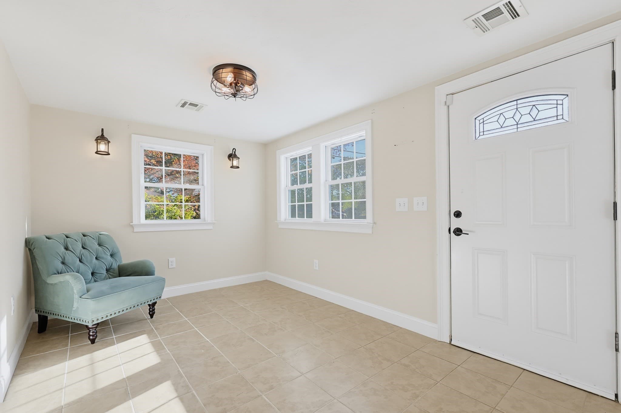 Single Family Residence at 116 Lakeshore Dr, Blackstone MA 01504, Blackstone, photo 6 of 31