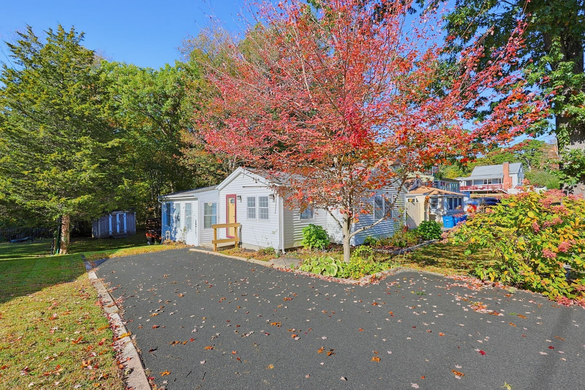 116 Lakeshore Dr, Blackstone MA 01504