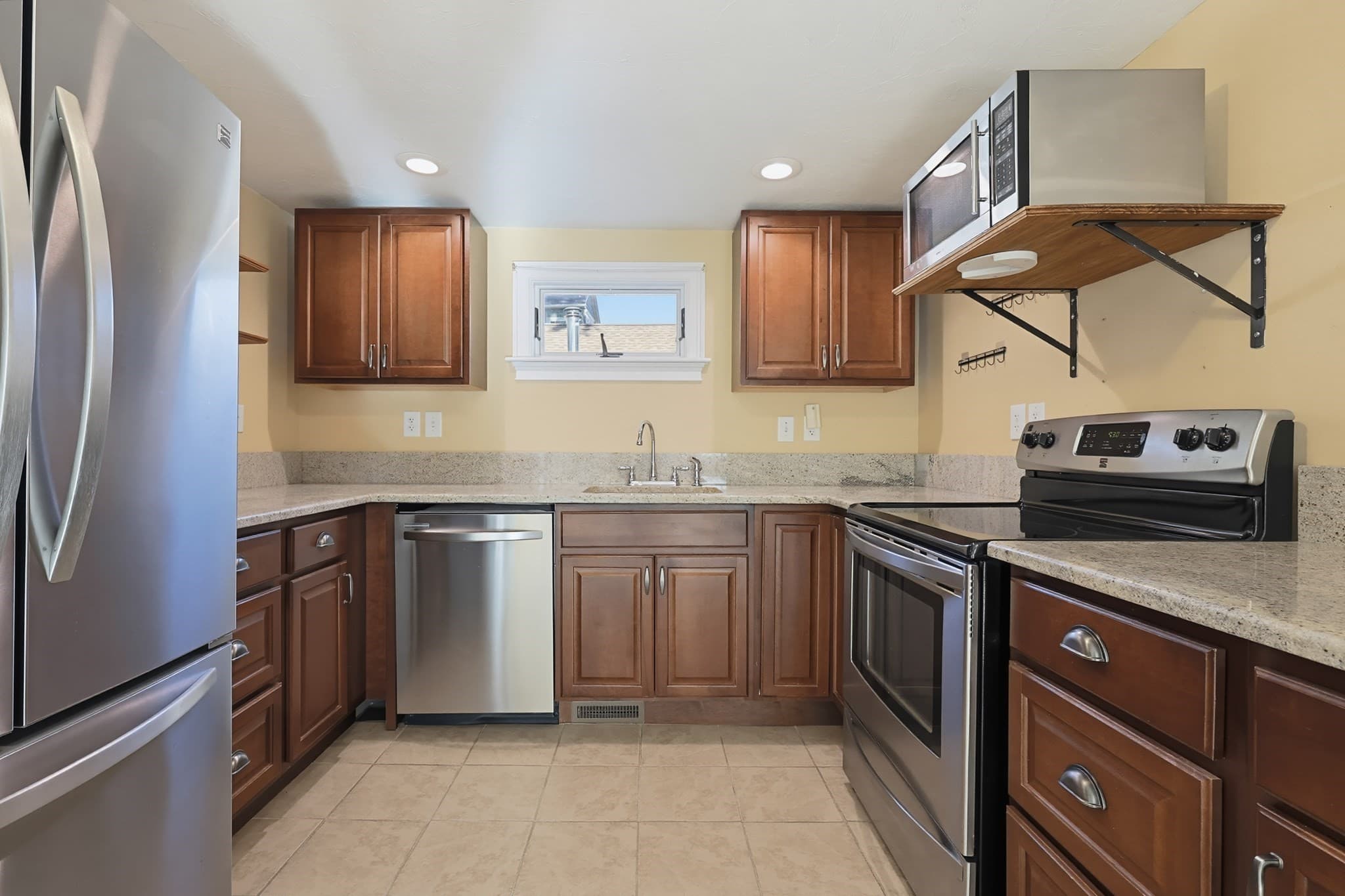 Single Family Residence at 116 Lakeshore Dr, Blackstone MA 01504, Blackstone, photo 8 of 31