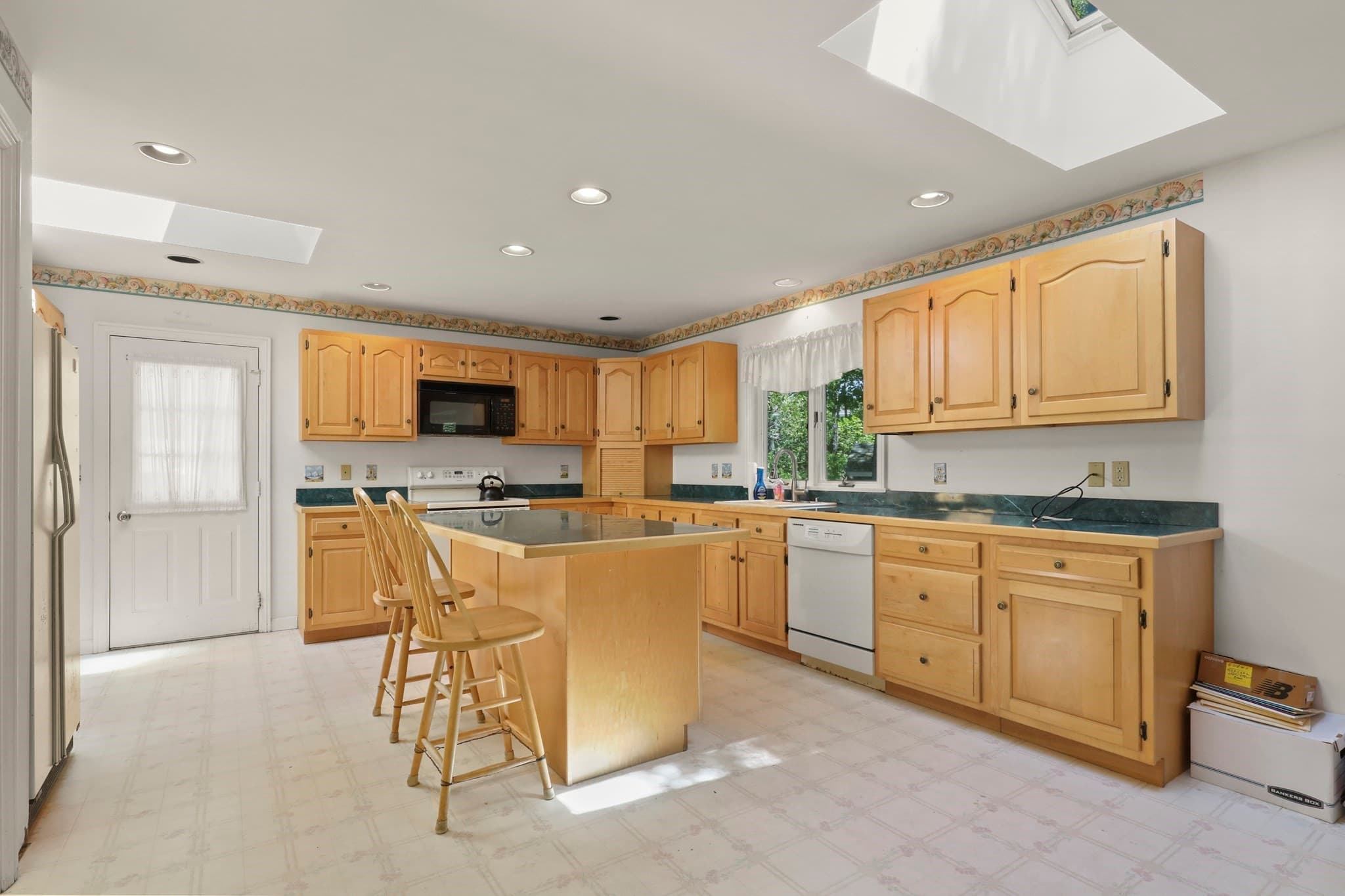 Single Family Residence at 304 Round Cove Rd, Chatham MA 02633, Chatham, photo 9 of 33