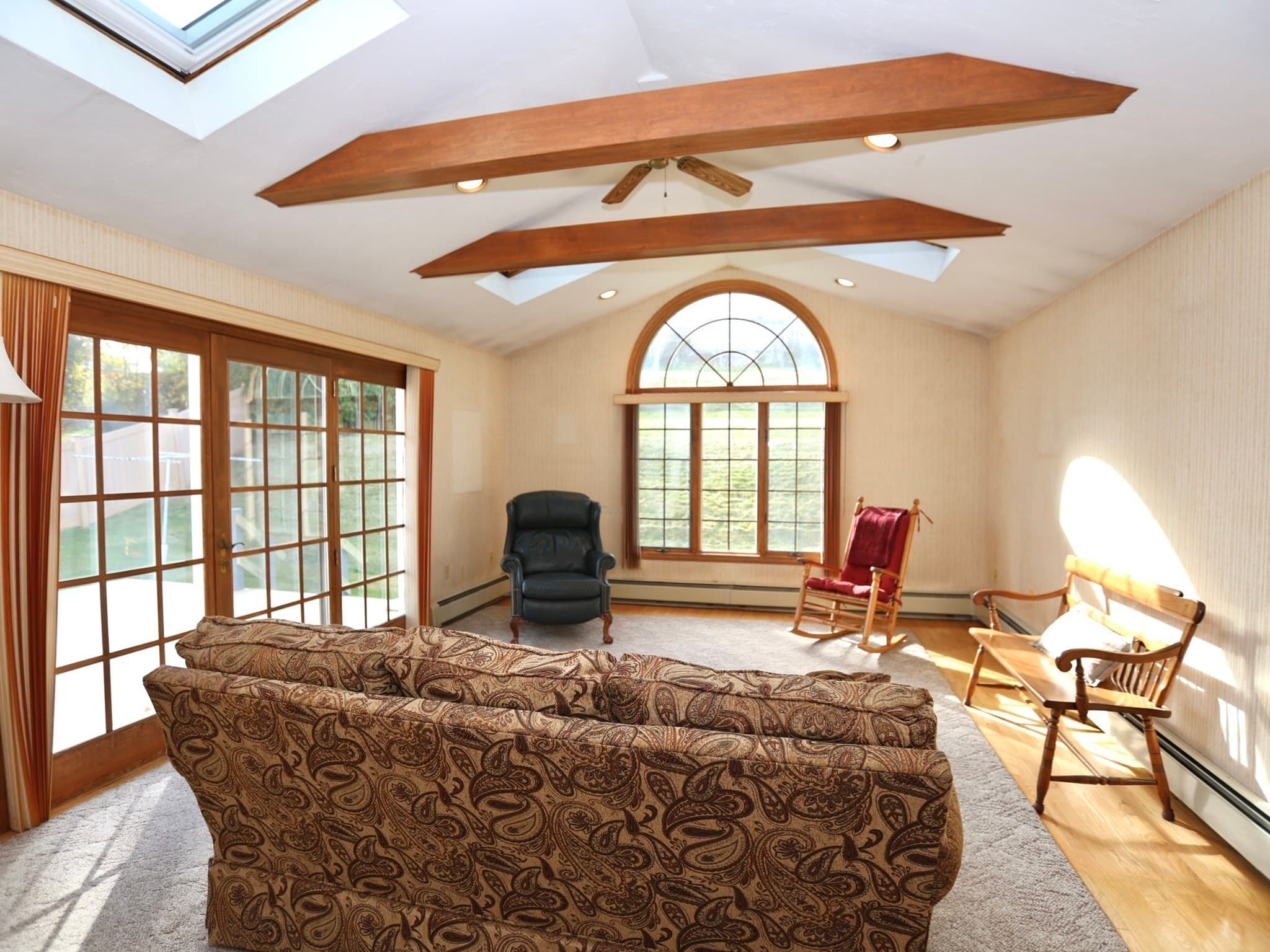 Single Family Residence at 16 Hycrest Dr, Worcester MA 01606, photo 5 of 20