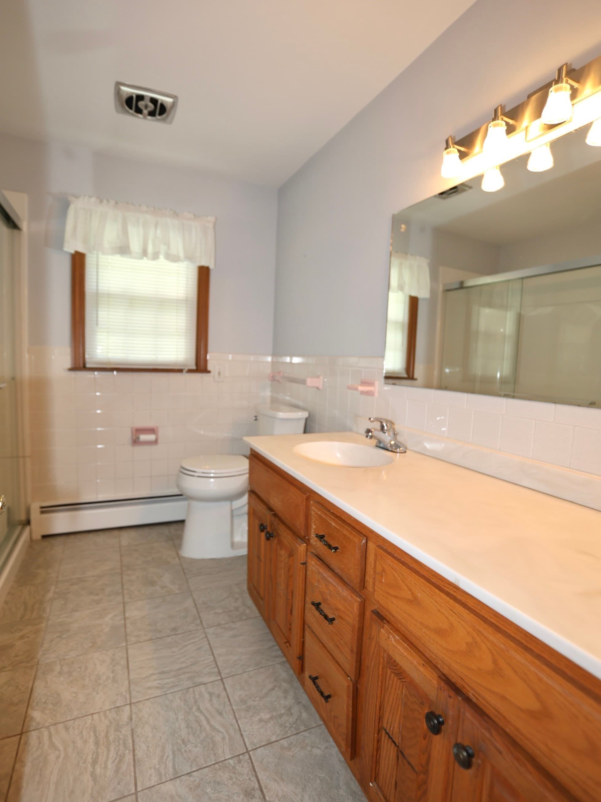 Single Family Residence at 16 Hycrest Dr, Worcester MA 01606, photo 9 of 20