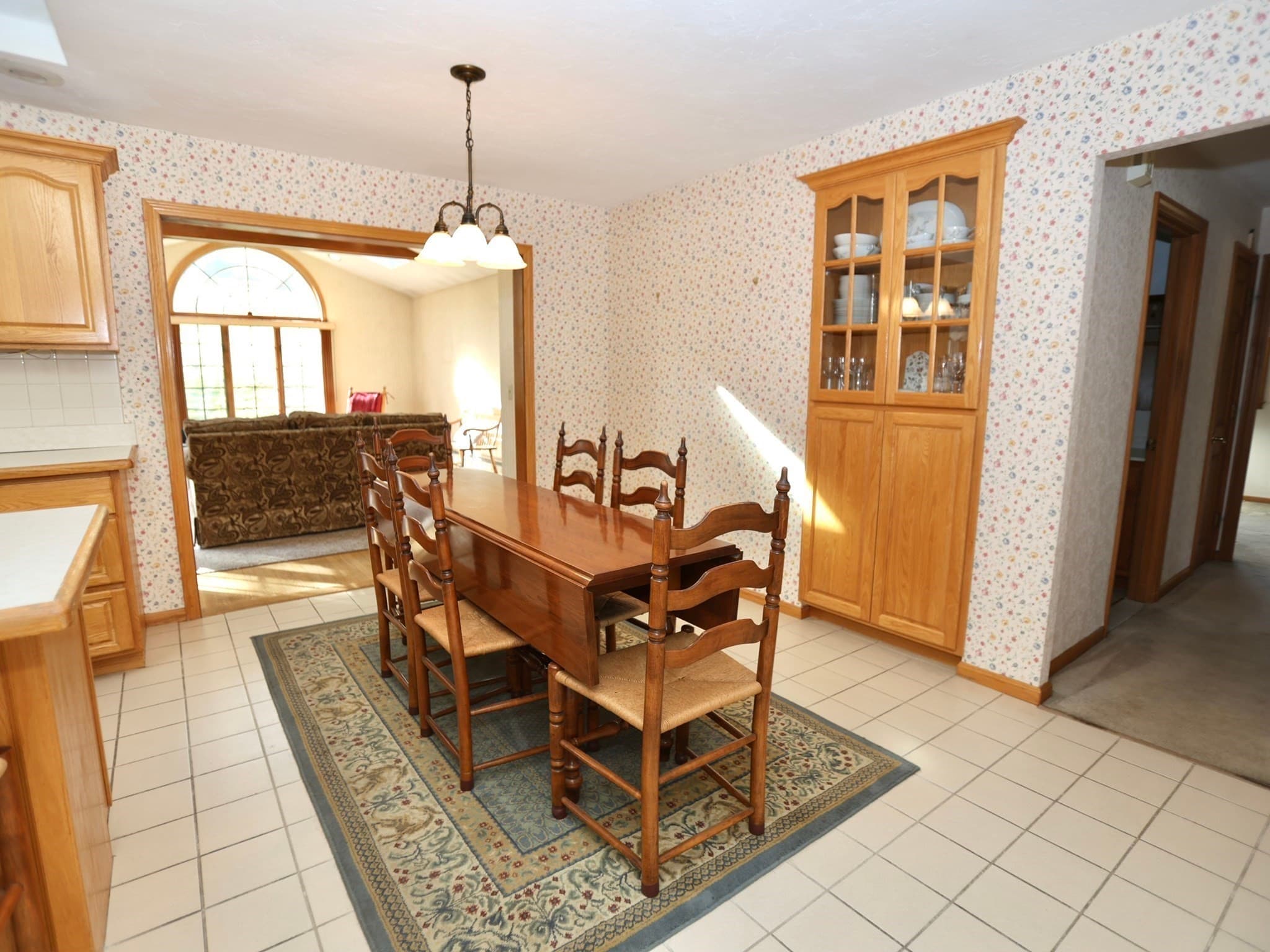 Single Family Residence at 16 Hycrest Dr, Worcester MA 01606, photo 4 of 20