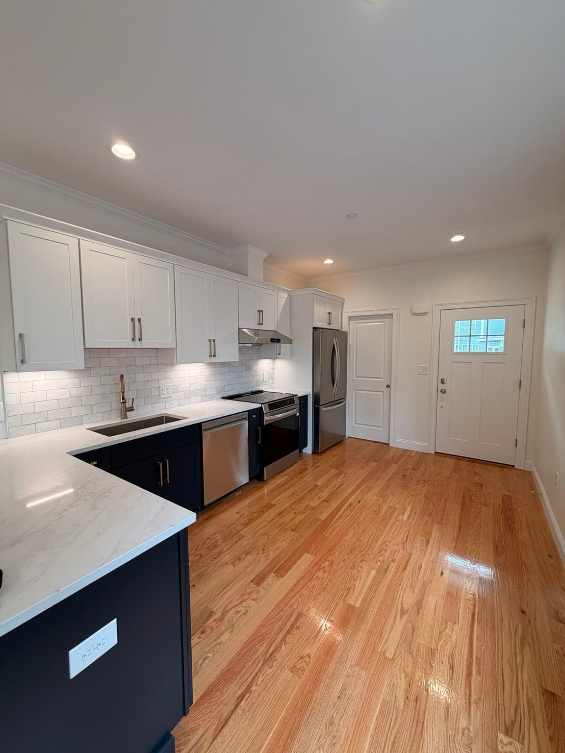 Condominium at 711 Mount Hope St # 1, North Attleboro MA 02760, North Attleboro, photo 2 of 9