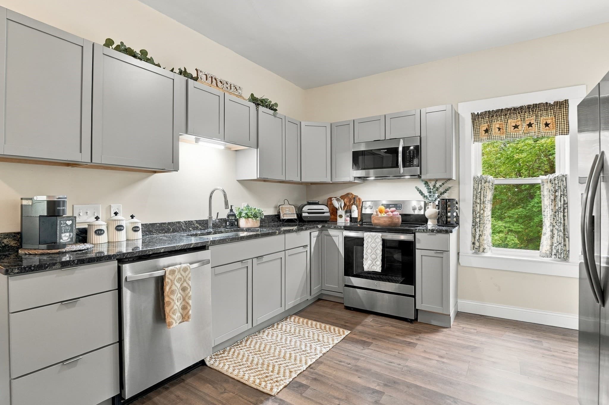 2 Family - 2 Units Up/Down at 364 Main Street, Oxford MA 01540, Oxford, photo 13 of 41