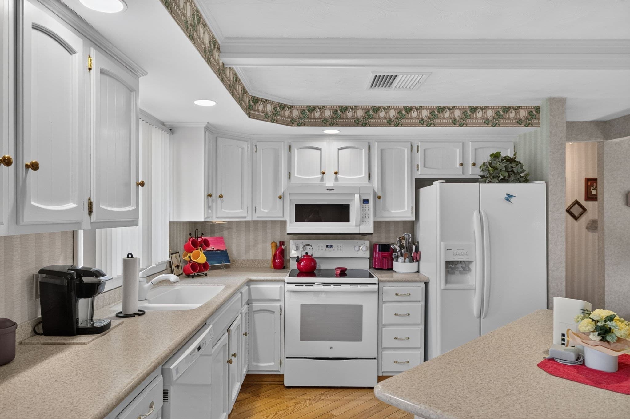 Single Family Residence at 208 Frost St, Fall River MA 02721, Fall River, photo 6 of 17