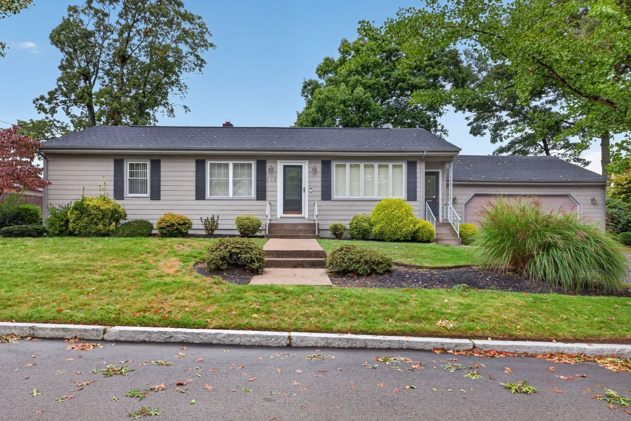 208 Frost St, Fall River MA 02721