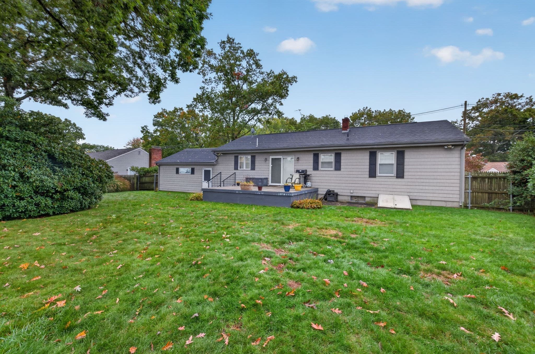 Single Family Residence at 208 Frost St, Fall River MA 02721, Fall River, photo 5 of 17
