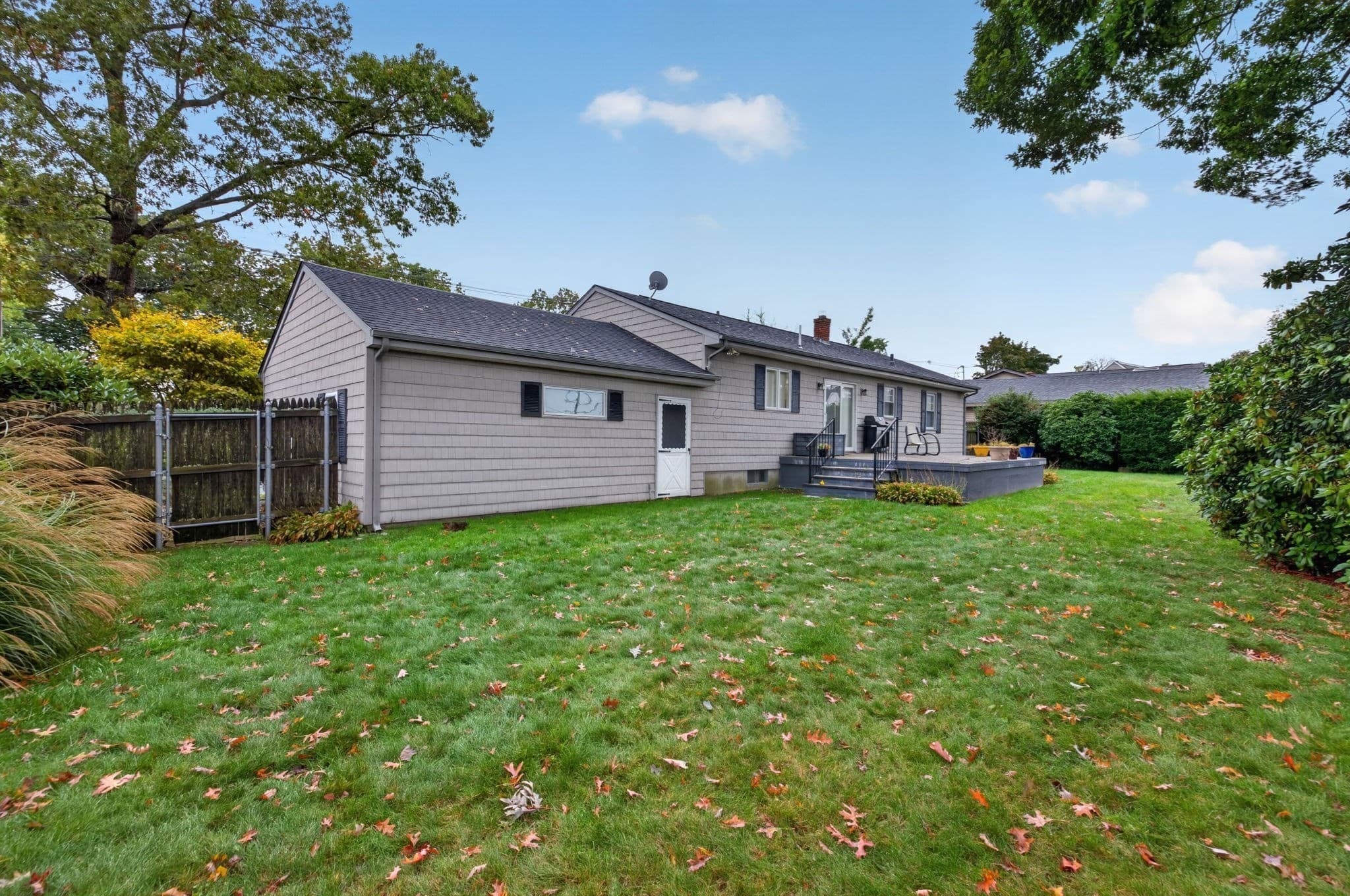 Single Family Residence at 208 Frost St, Fall River MA 02721, Fall River, photo 4 of 17