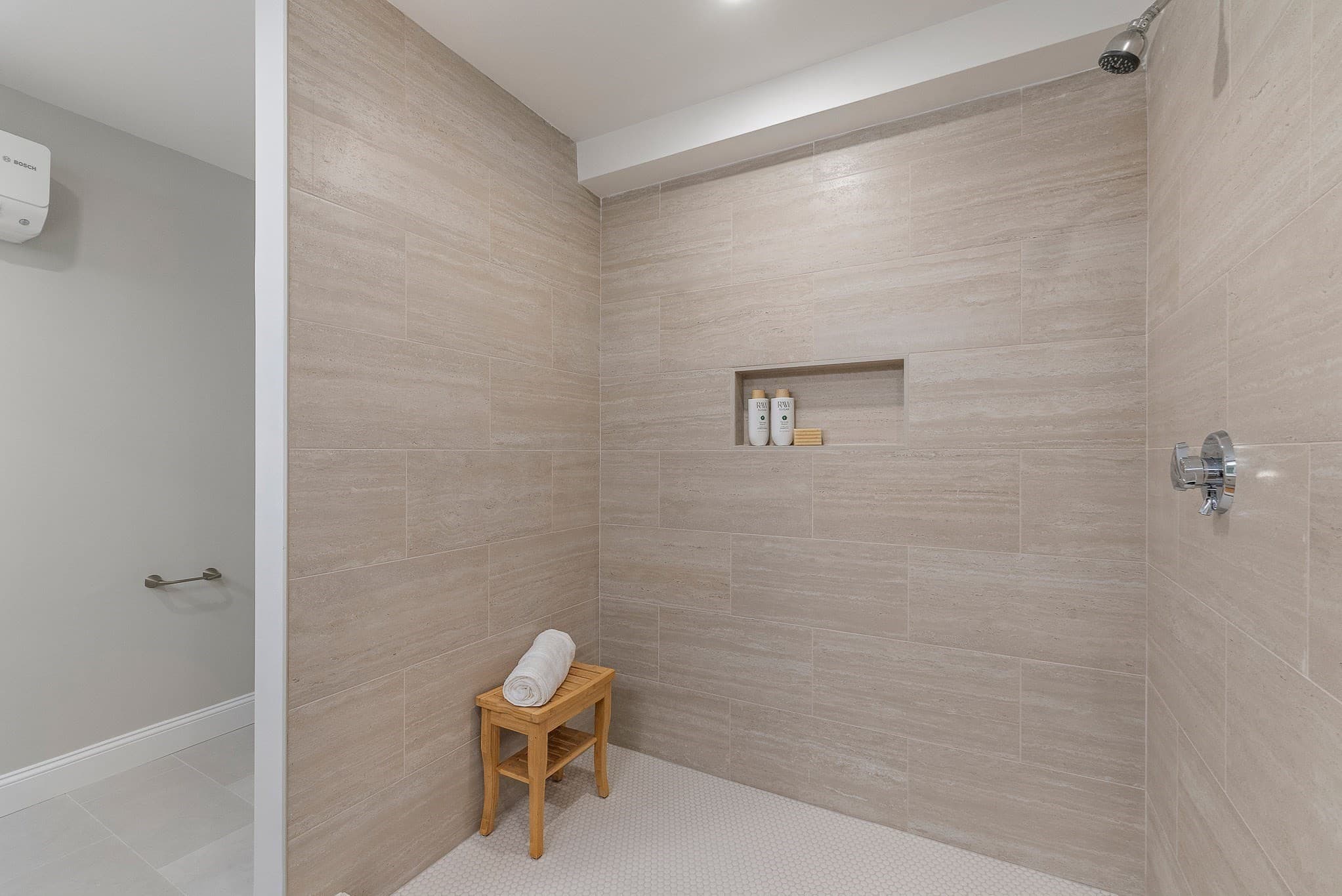 Condominium at 19 Paris St # 4, Everett MA 02149, Everett, photo 25 of 30