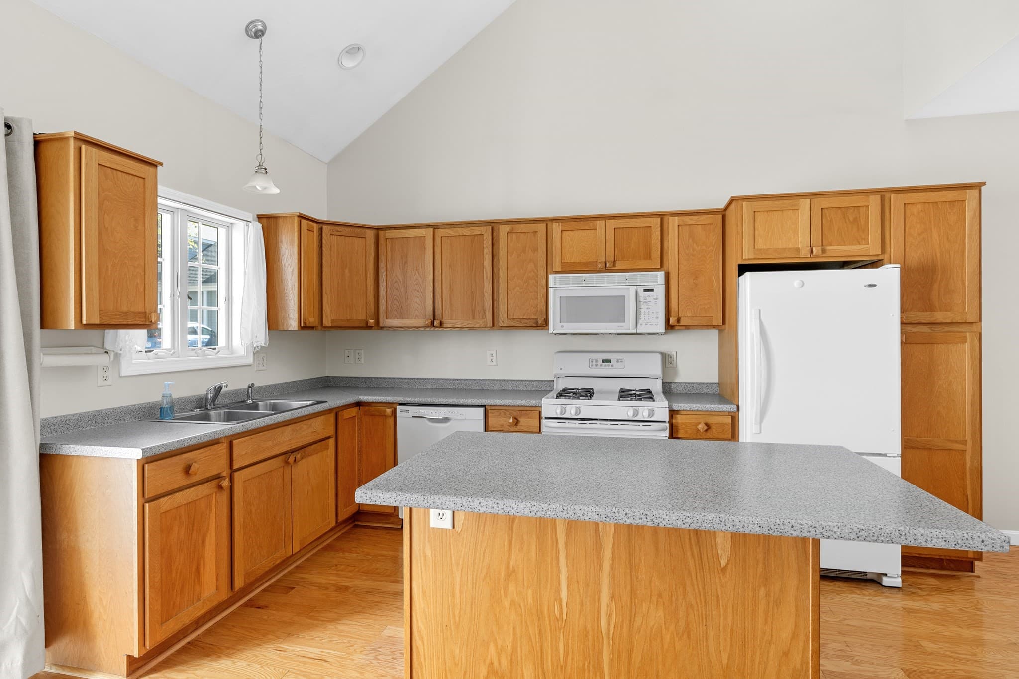 Condominium at 52 County Rd # 3, Mattapoisett MA 02739, Mattapoisett, photo 13 of 33