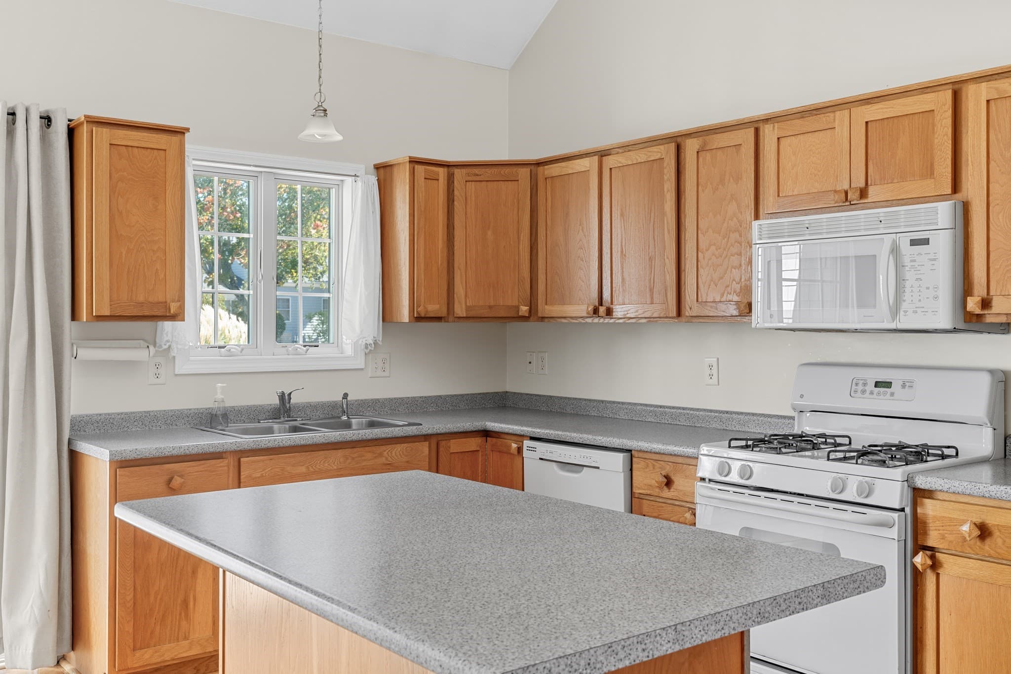 Condominium at 52 County Rd # 3, Mattapoisett MA 02739, Mattapoisett, photo 15 of 33