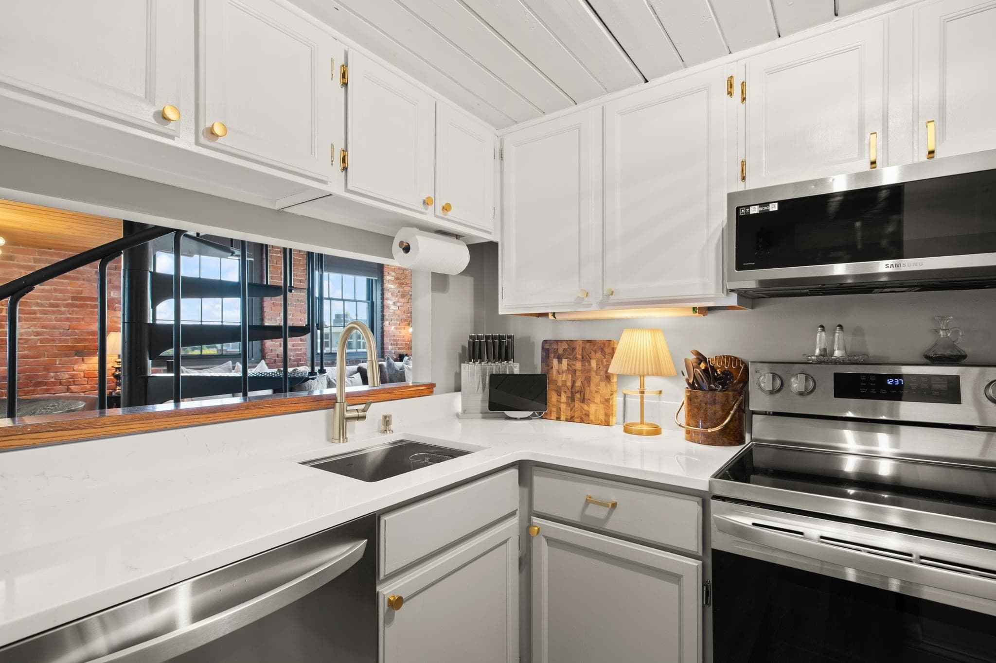 Condominium at 50 Rantoul # 501, Beverly MA 01915, Beverly, photo 17 of 32