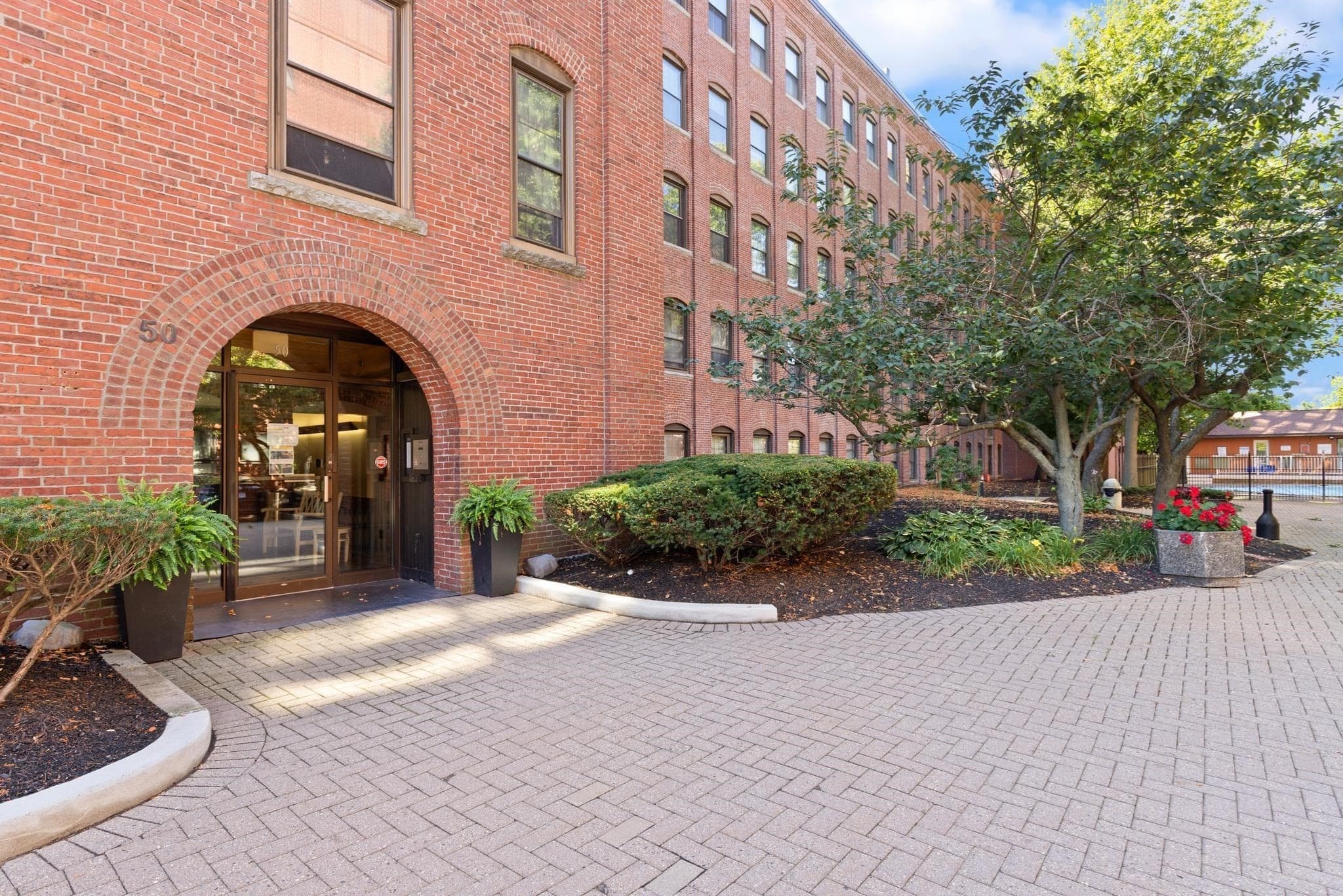 Condominium at 50 Rantoul # 501, Beverly MA 01915, Beverly, photo 29 of 32