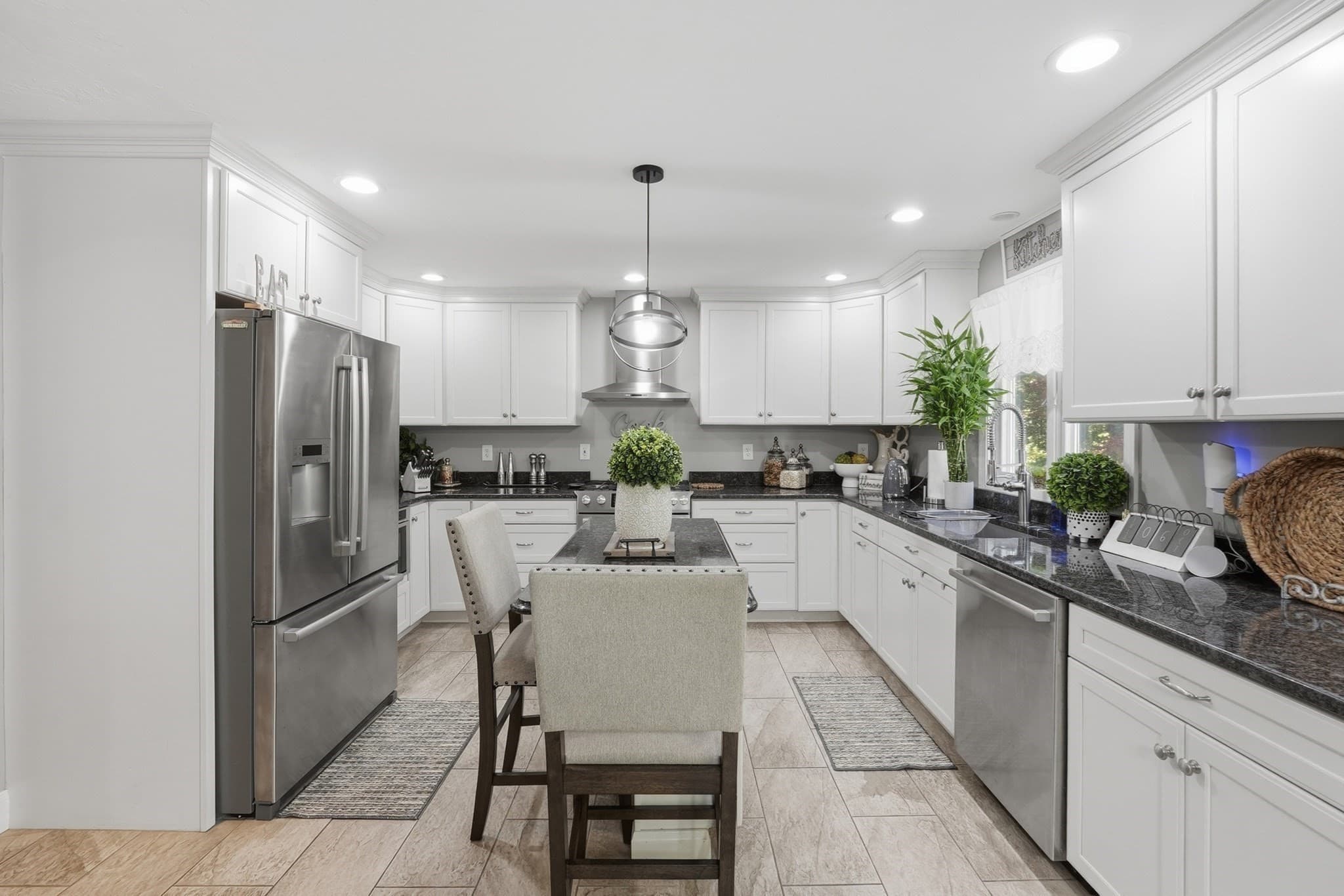 Single Family Residence at 31 Knollwood Dr, Charlton MA 01507, Charlton, photo 6 of 42