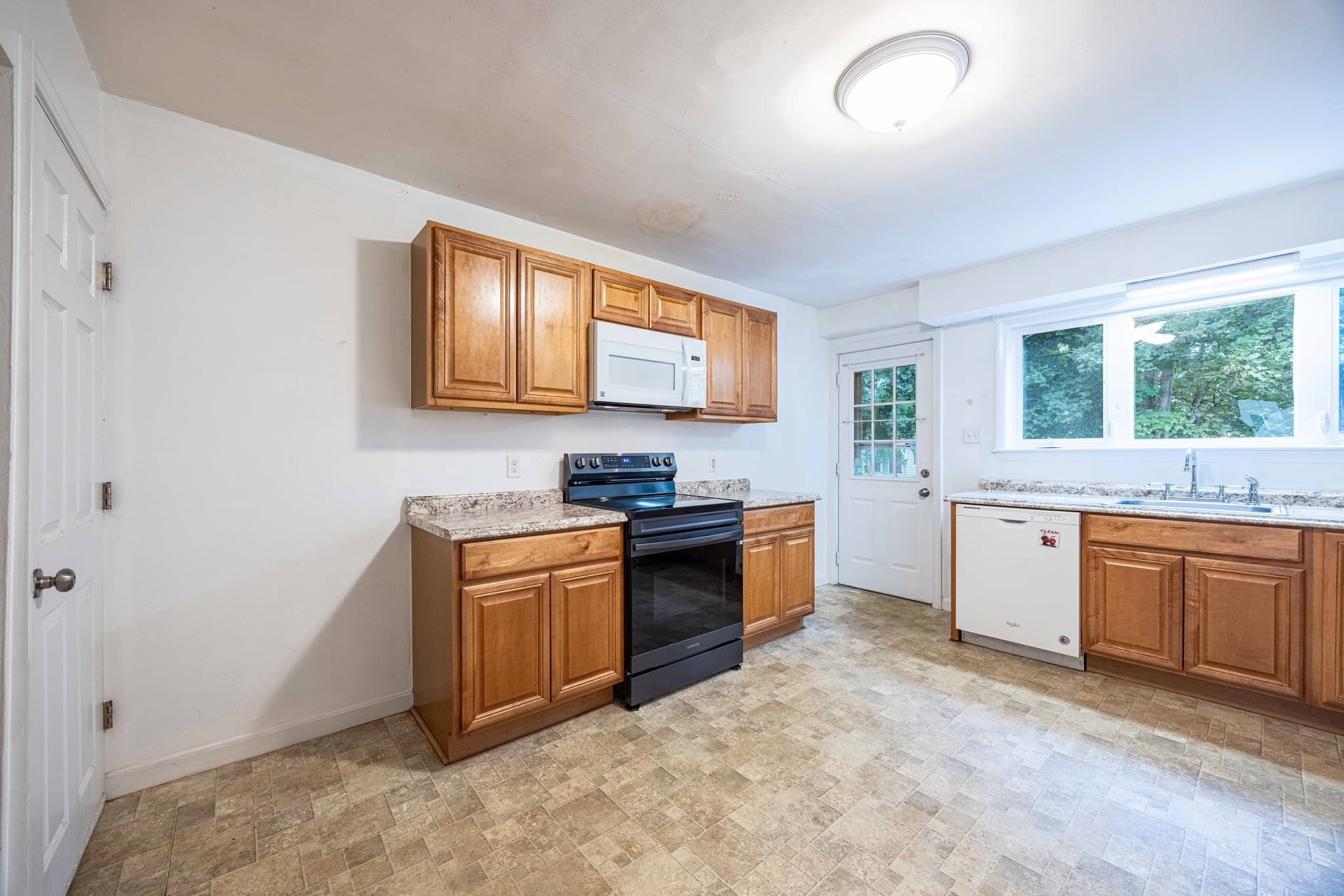 Condex at 10 Oak Street # 10, Northbridge MA 01588, Northbridge, photo 10 of 29