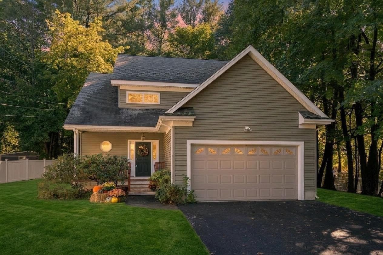 Single Family Residence at 7 Castle Gate Road, Wayland MA 01778, Wayland, photo 2 of 42