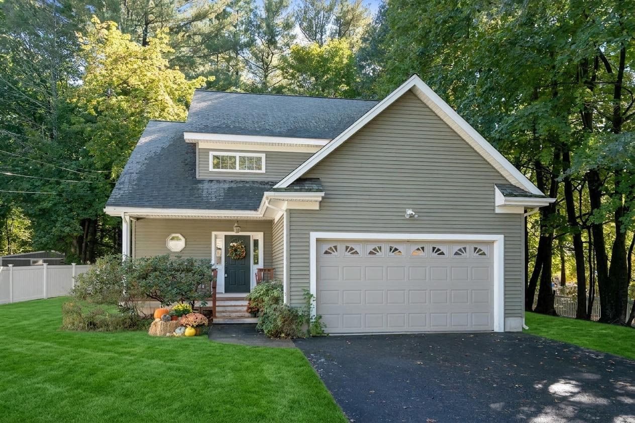 7 Castle Gate Road, Wayland MA 01778