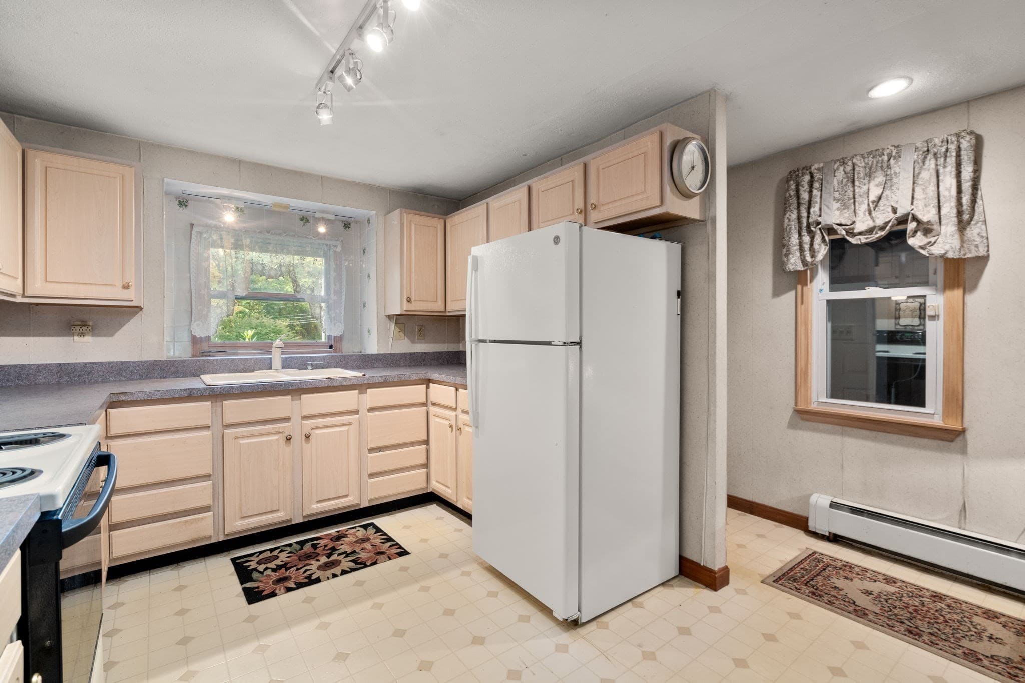 Single Family Residence at 465 Greenwood St, Millbury MA 01527, Millbury, photo 9 of 29