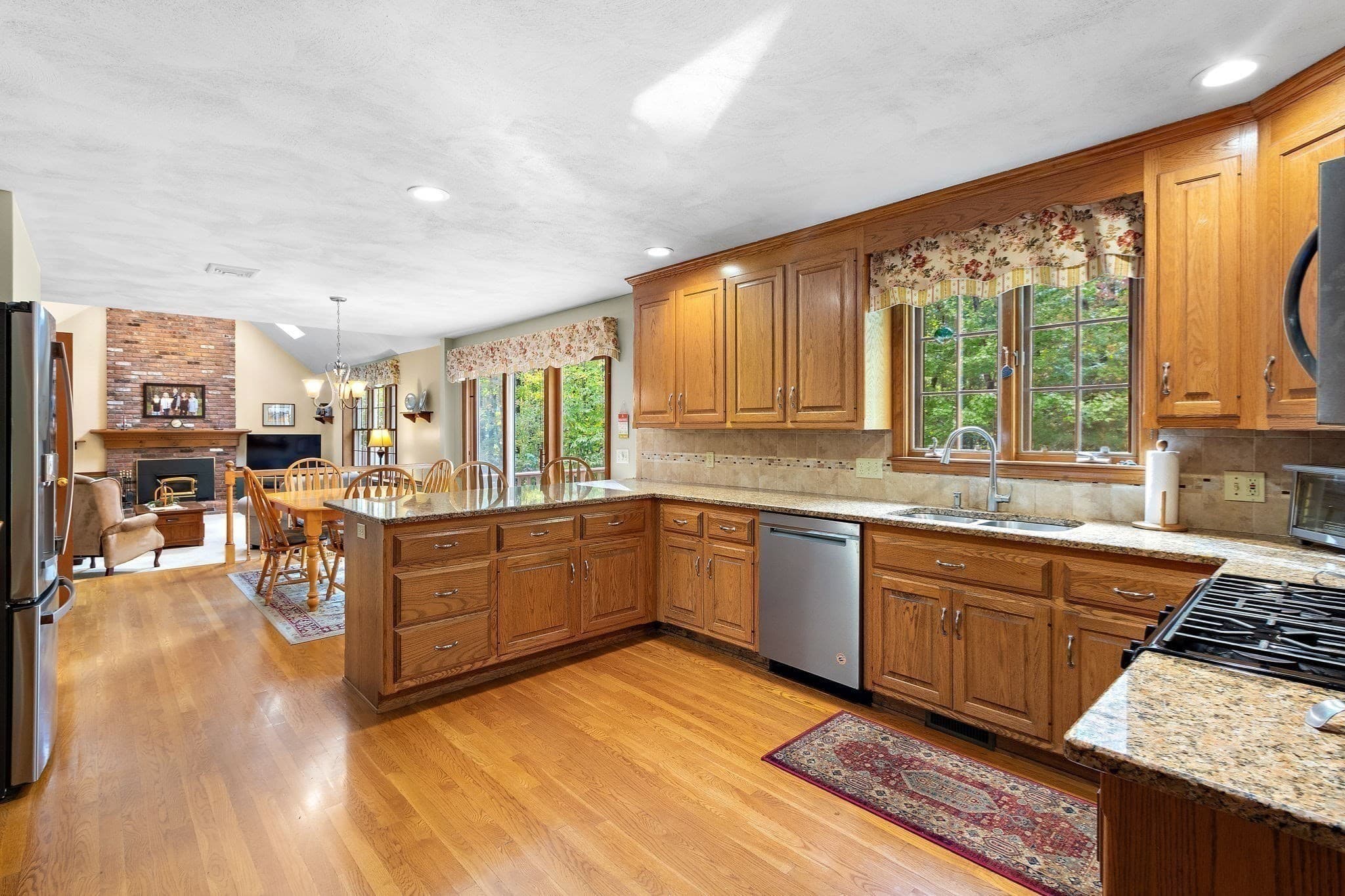 Single Family Residence at 47 Jefferson Rd, Franklin MA 02038, Franklin, photo 4 of 39