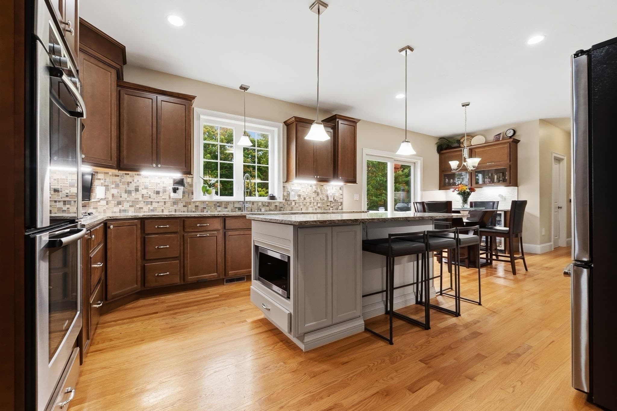 Single Family Residence at 33 Oak Ledge Cir, Rowley MA 01969, photo 10 of 42